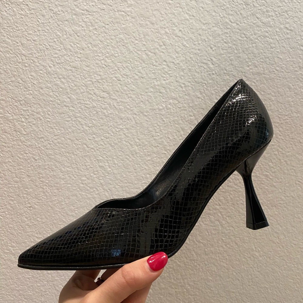 Italian ‘Divine Follie’ Elegant Black Leather Women's Heels IT40 NWB - Picture 2 of 4